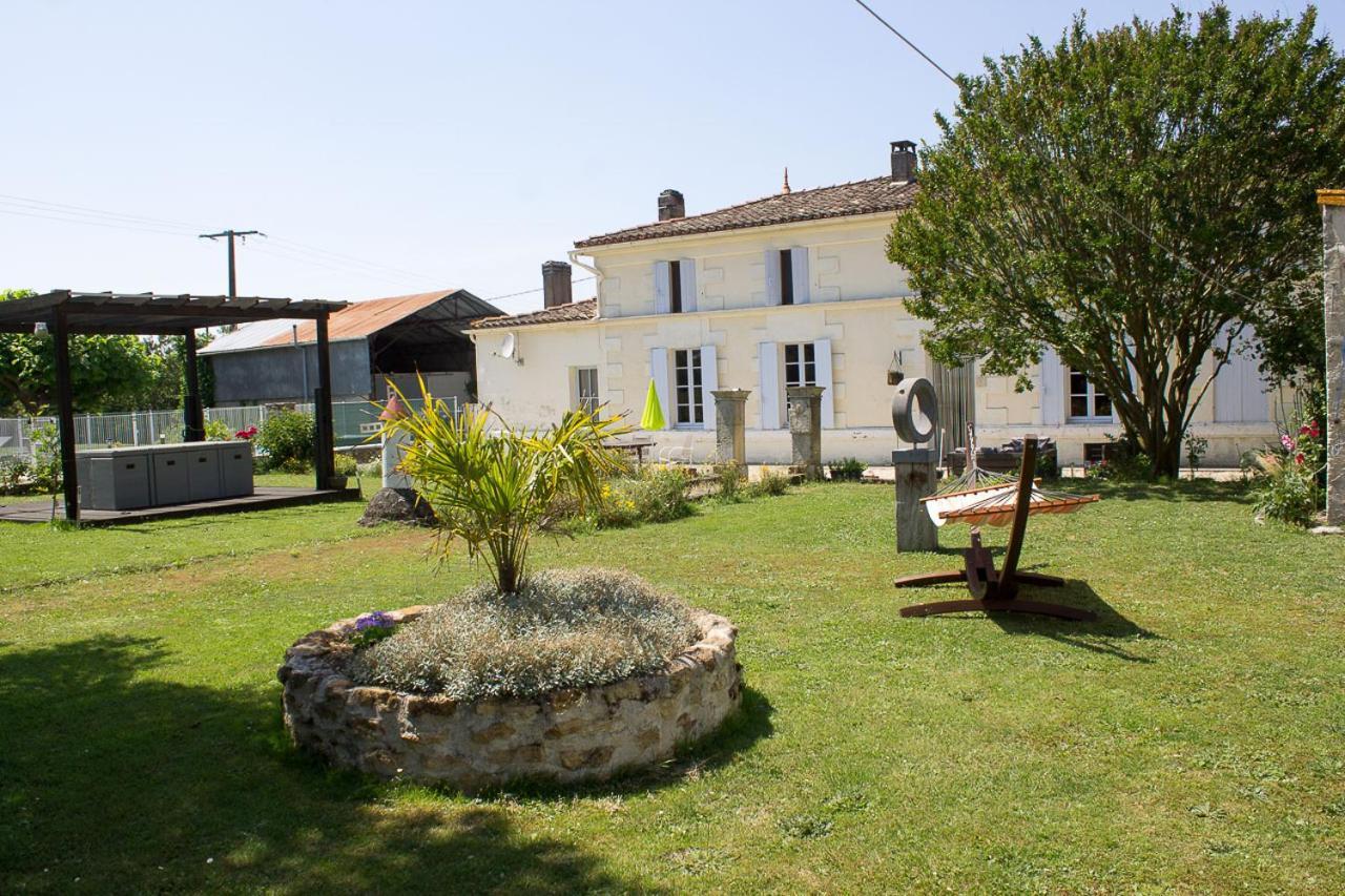 Bed and Breakfast Le Charhido à Saint-Fort-sur-Gironde Extérieur photo